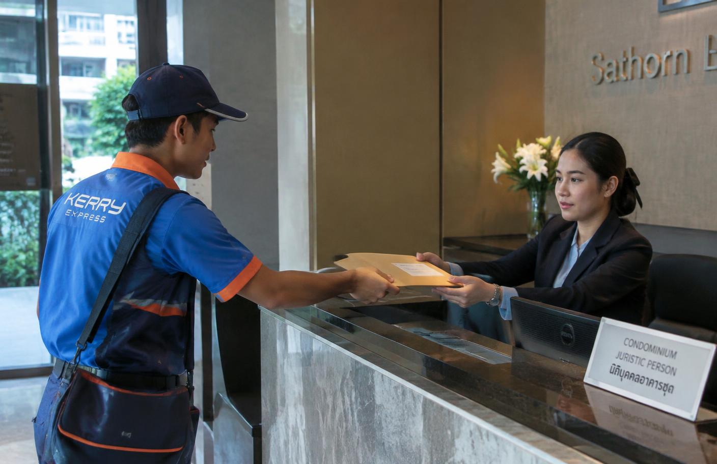 ทีมงานเตรียมเอกสารขอหนังสือรับรองความประพฤติให้ลูกค้าจากย่านพัทยา–บางละมุง จังหวัดชลบุรี