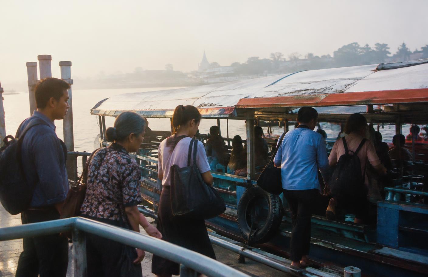 บรรยากาศเมืองในภาคตะวันตก พื้นที่ที่เรารับเรื่องขอหนังสือรับรองความประพฤติจากจังหวัดตาก